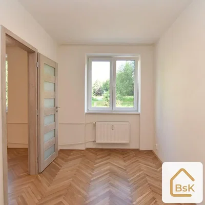 Chambre; parquet, lumière naturelle