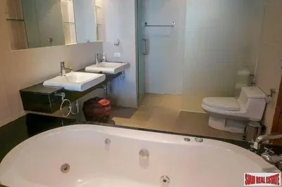 Badezimmer; fliesenboden, renoviert, tageslicht