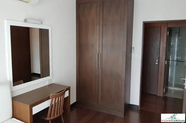 Camera da letto; pavimento in legno, luce naturale