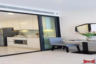 Küche; küchengeräte, tageslicht, moderner stil