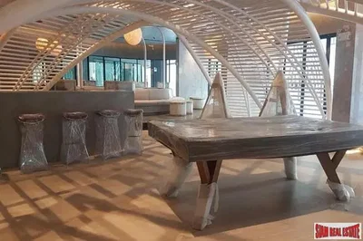 Overig; renovatie nodig, natuurlijk licht, houten balken