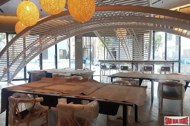 Sala da pranzo; luce naturale, pavimento in legno