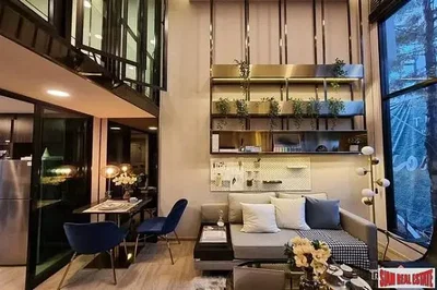 Soggiorno; stile moderno, pavimento in legno, luce naturale