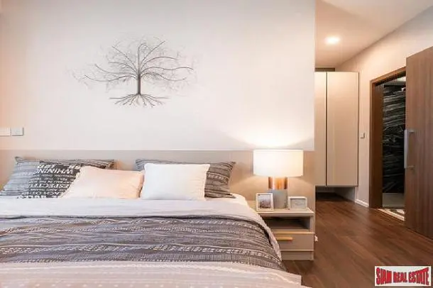 Dormitorio; suelo de madera, luz natural