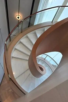 Autre; lumière naturelle, hauteur sous plafond