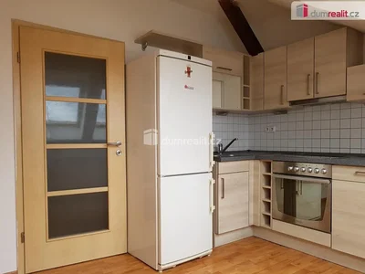 Cuisine; électroménager, parquet, rénové, lumière naturelle