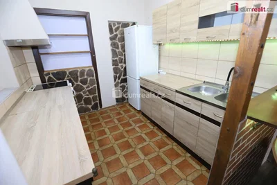 Кухиња; кухињски апарати, плочице, потребна реновација
