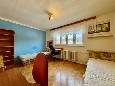 Camera da letto; pavimento in legno, luce naturale