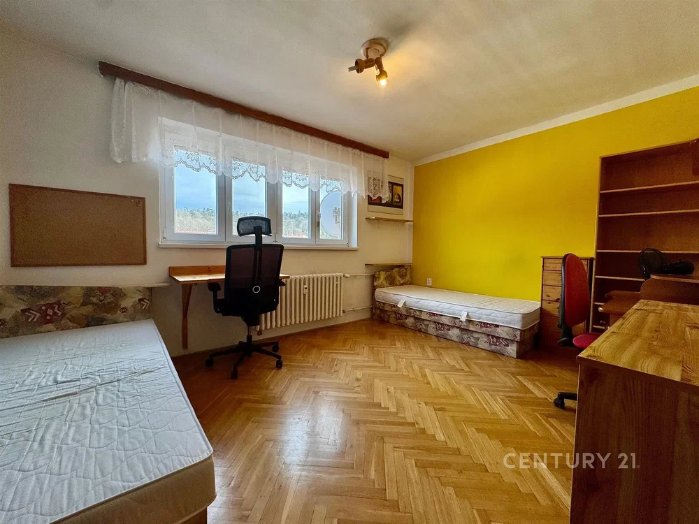 Camera da letto; pavimento in legno, luce naturale