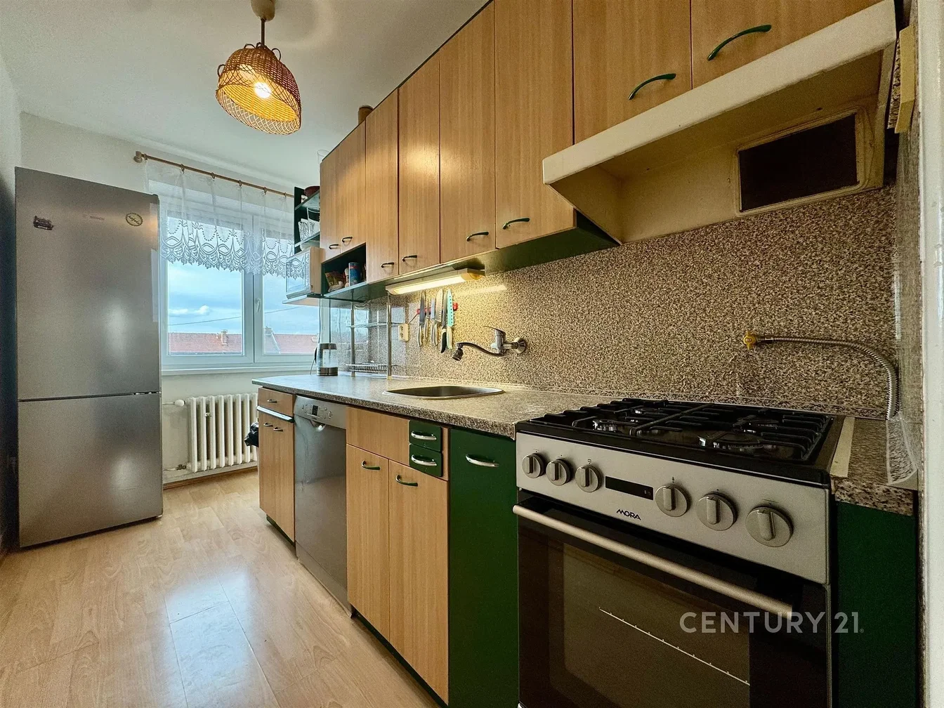 Cucina; elettrodomestici, luce naturale