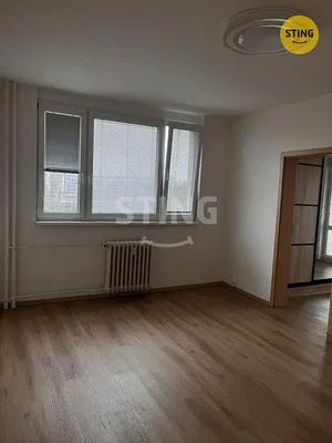 Schlafzimmer; holzboden, tageslicht