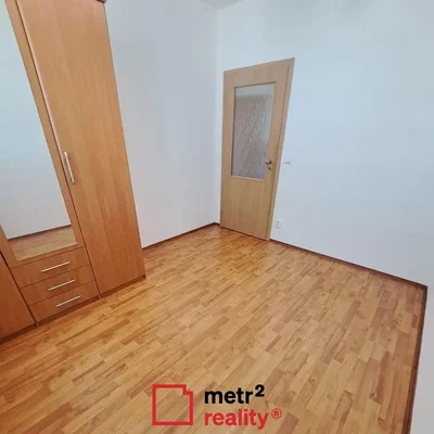Спаваћа соба; дрвени под, природно светло