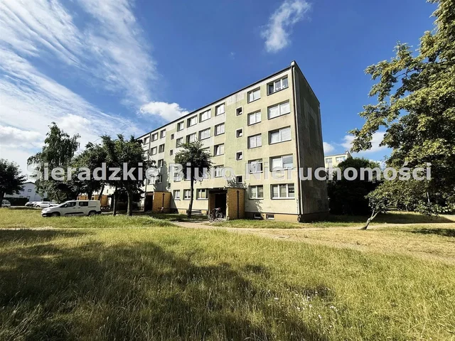 Dům a okolí