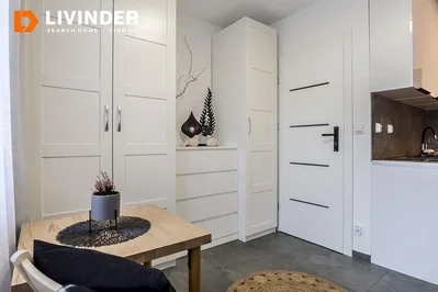 Kuhinja; kuhinjski aparati, drveni pod, renoviran, prirodno svjetlo