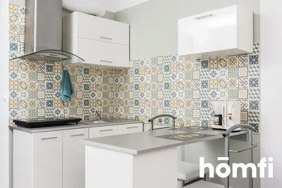 Cucina; elettrodomestici, pavimento in piastrelle, ristrutturato, luce naturale