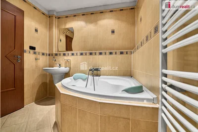 Bathroom; tile floor, natural light