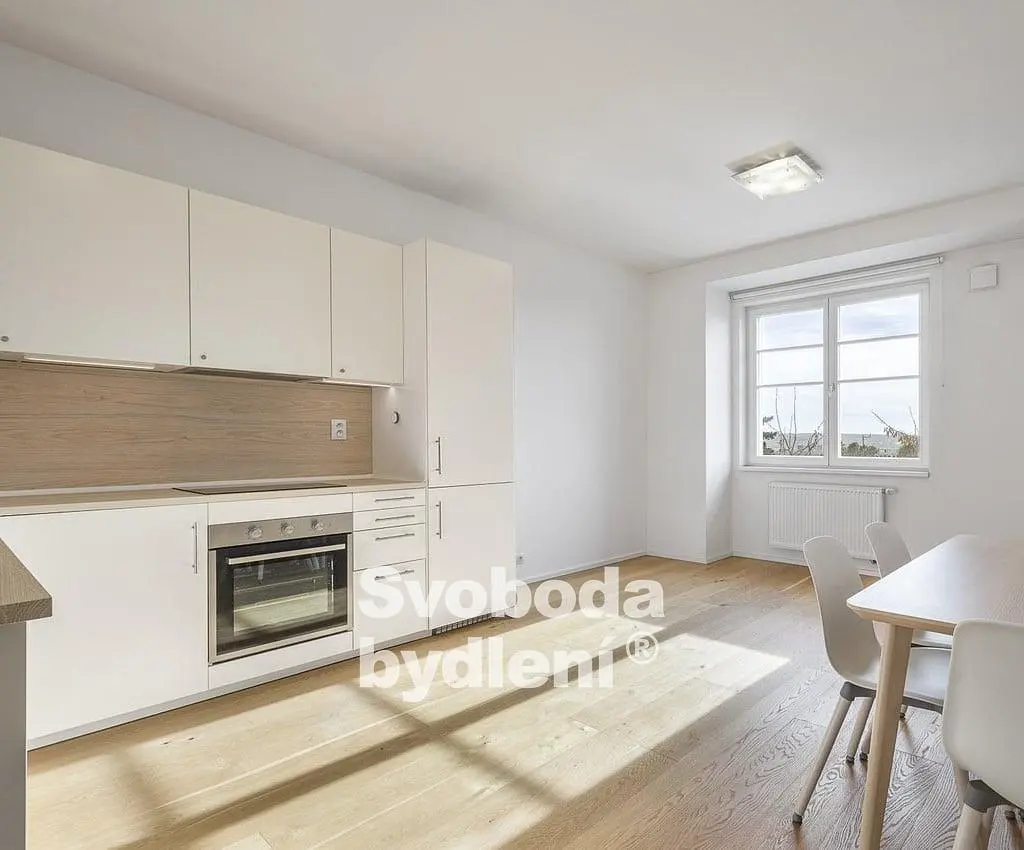 Küche; küchengeräte, holzboden, tageslicht