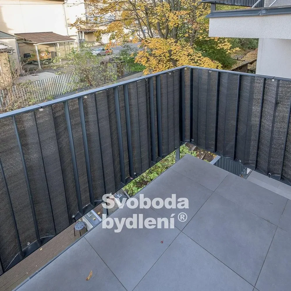 Balkon; fliesenboden, tageslicht