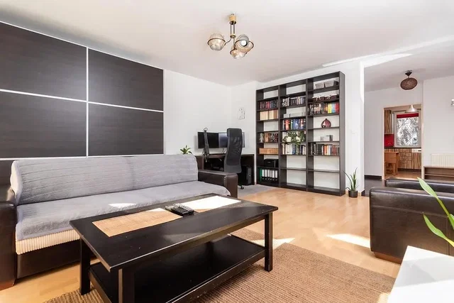 Wohnzimmer; tageslicht, holzboden