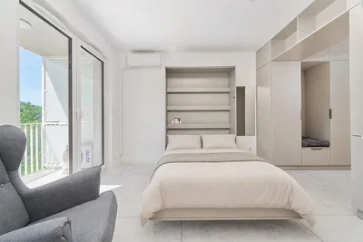 Schlafzimmer; blick, fliesenboden, tageslicht