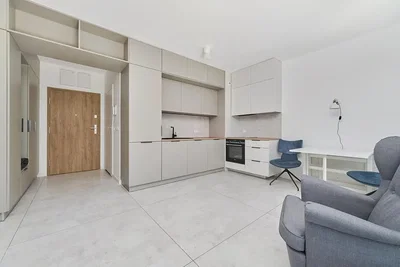 Küche; küchengeräte, fliesenboden, tageslicht, moderner stil