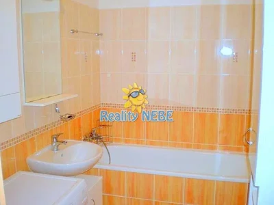 Badezimmer; fliesenboden, renoviert, tageslicht