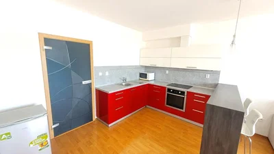 Küche; küchengeräte, holzboden, tageslicht