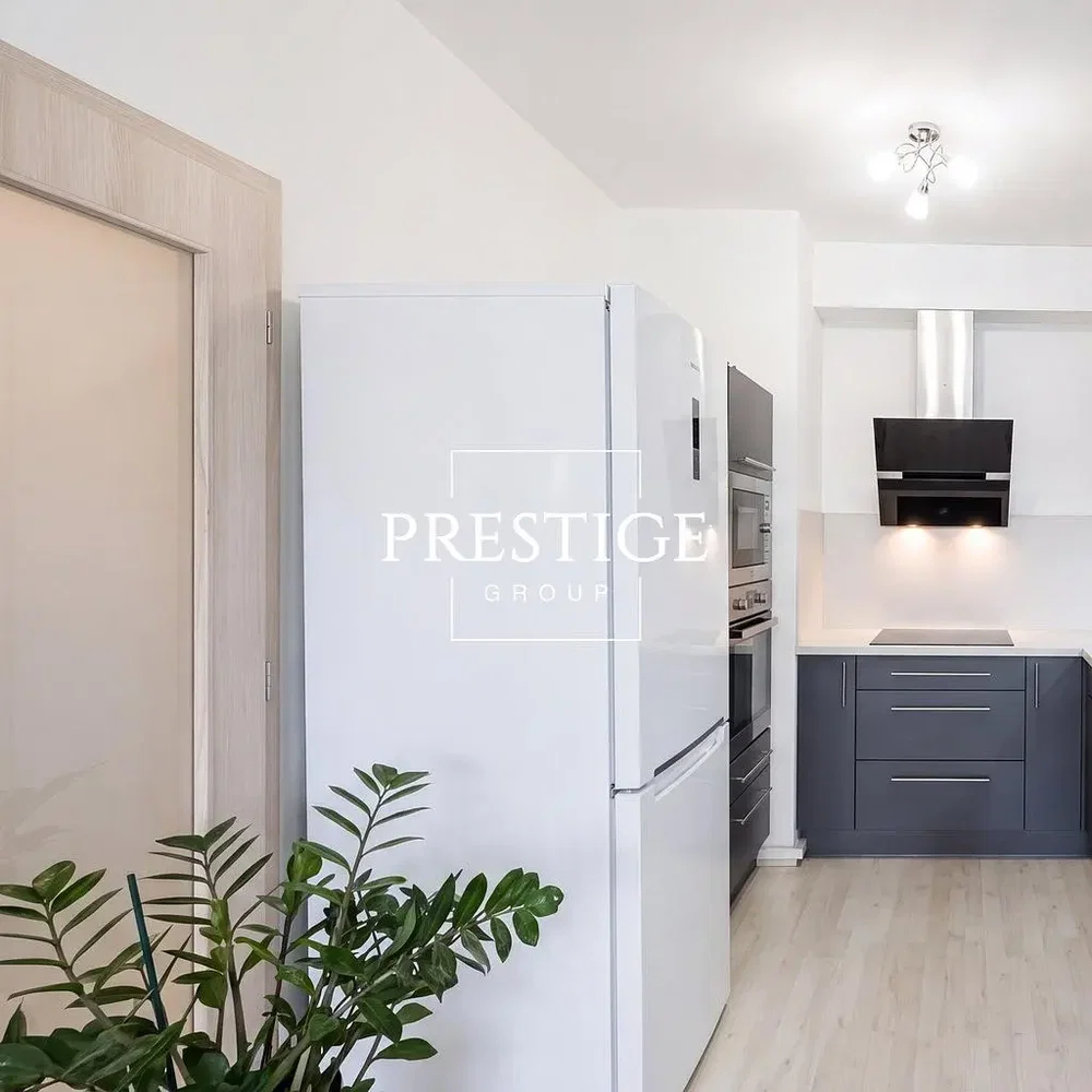 Küche; küchengeräte, tageslicht, moderner stil