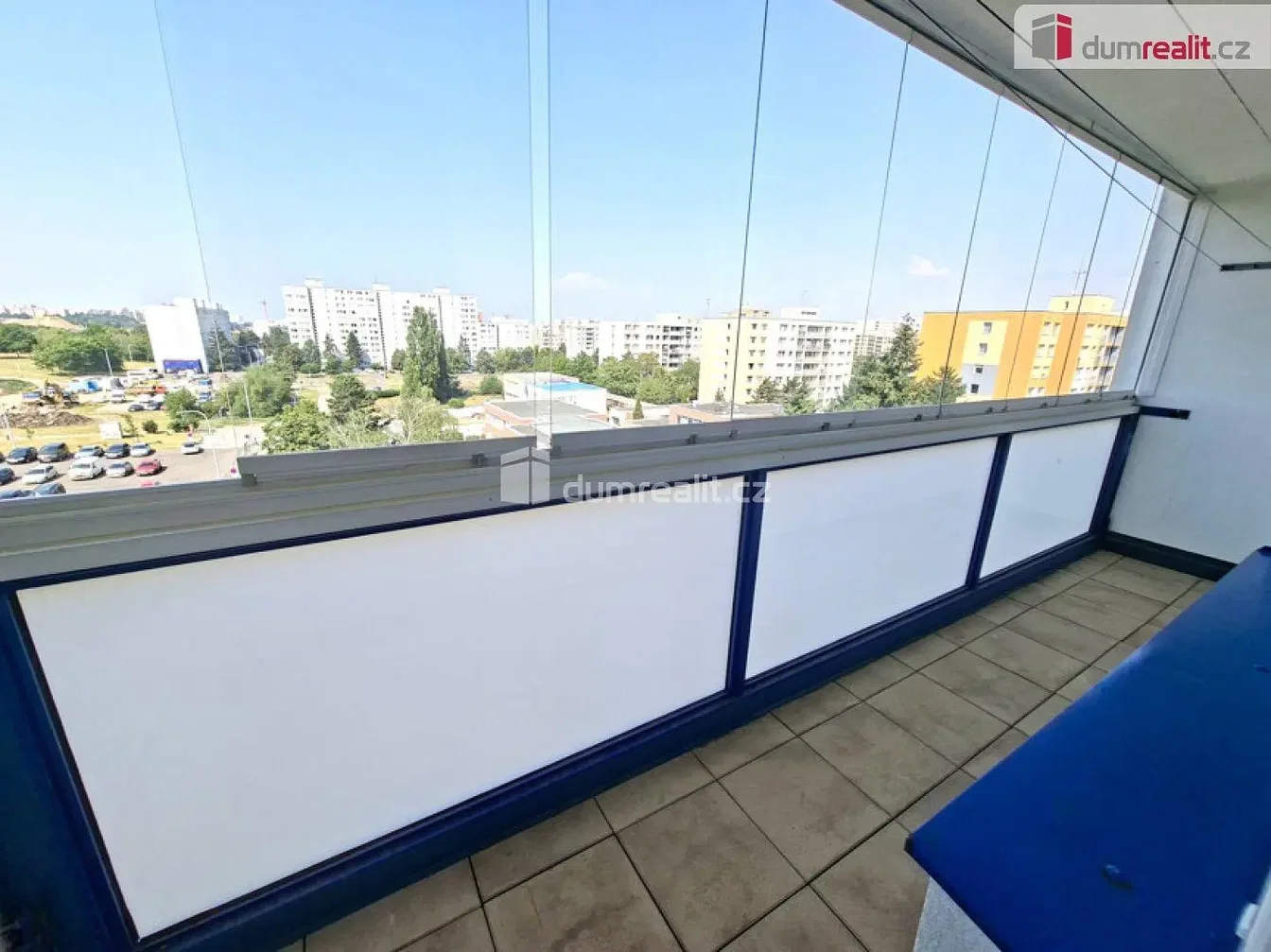 Balkon; dlažba, výhled