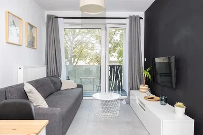 Wohnzimmer; blick, tageslicht, moderner stil, fliesenboden