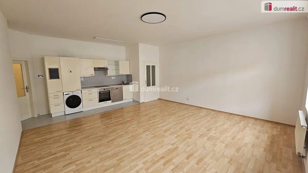 Küche; küchengeräte, holzboden, tageslicht