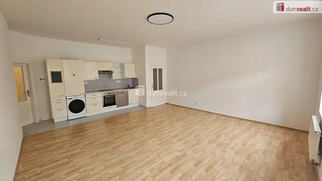 Κουζίνα; συσκευές κουζίνας, ξύλινο πάτωμα, φυσικό φως