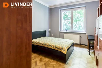 Spavaća soba; drveni pod, prirodno svjetlo