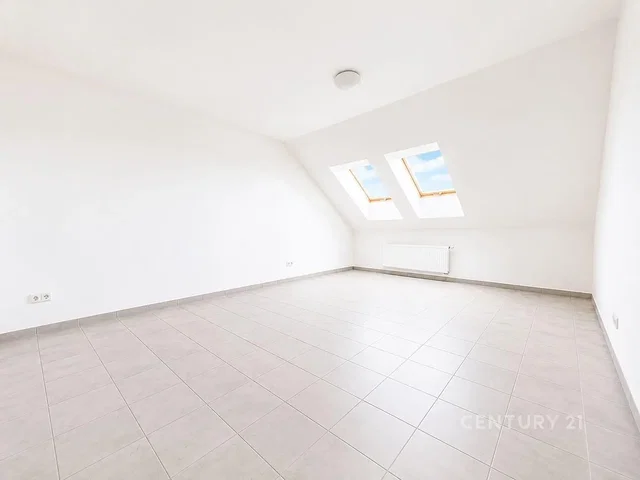 Kinderkamer; tegelvloer, natuurlijk licht