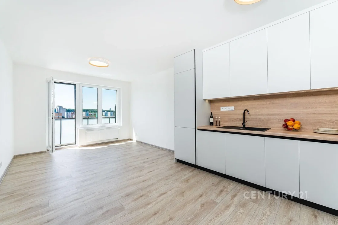 Küche; küchengeräte, holzboden, tageslicht, moderner stil