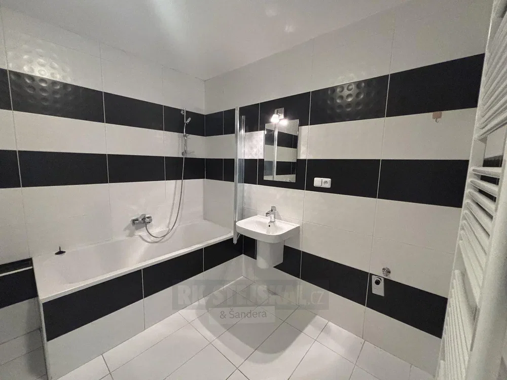 Salle de bain; carrelage, lumière naturelle