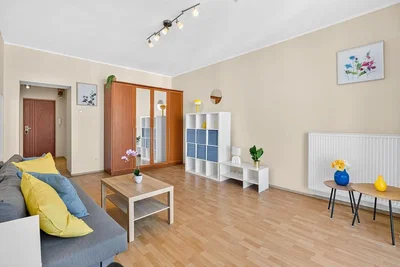 Salon; parquet, lumière naturelle, style moderne