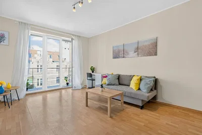 Salon; parquet, lumière naturelle, style moderne