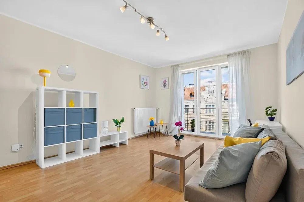 Salon; lumière naturelle, parquet, style moderne