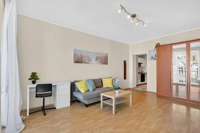 Salon; lumière naturelle, parquet, style moderne