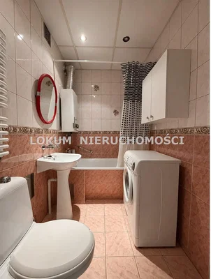 Toaleta; dlažba, nutná rekonstrukce