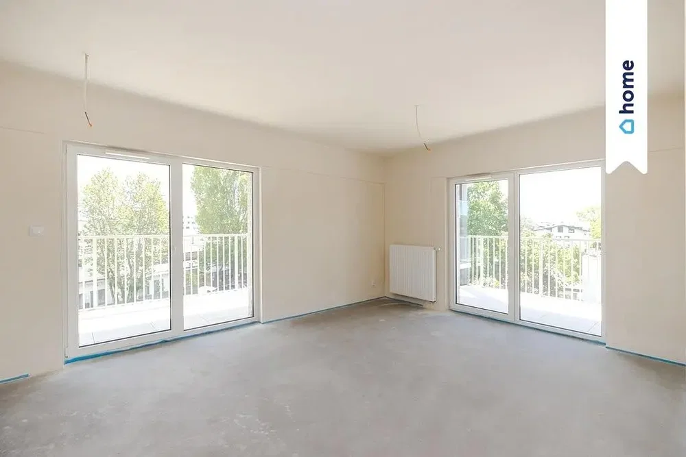 Wohnzimmer; tageslicht, renovierungsbedürftig