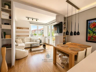 Wohnzimmer; holzboden, tageslicht, moderner stil
