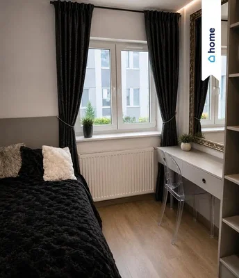 Schlafzimmer; holzboden, tageslicht