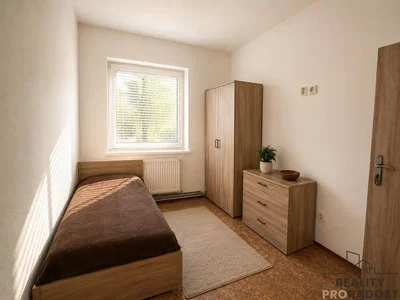 Schlafzimmer; tageslicht, holzboden
