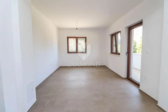 Other; tile floor, natural light