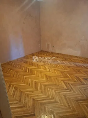 Sonstiges; holzboden, renovierungsbedürftig