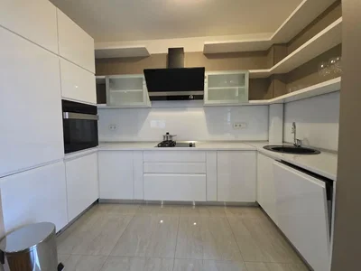 Kuhinja; kuhinjski aparati, pločice, renoviran, prirodno svjetlo