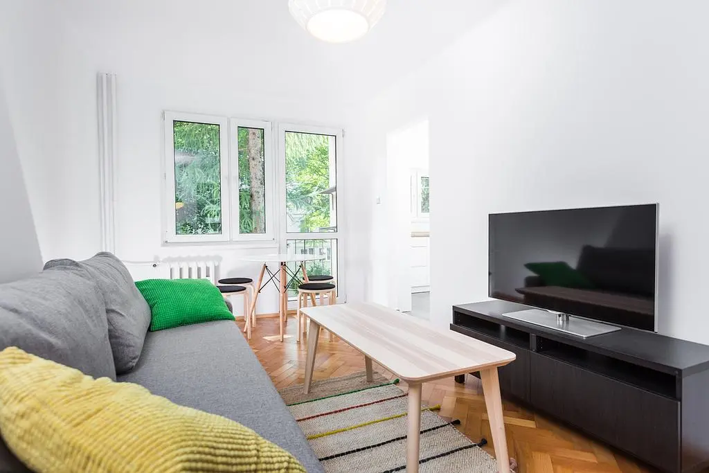 Wohnzimmer; holzboden, tageslicht, moderner stil