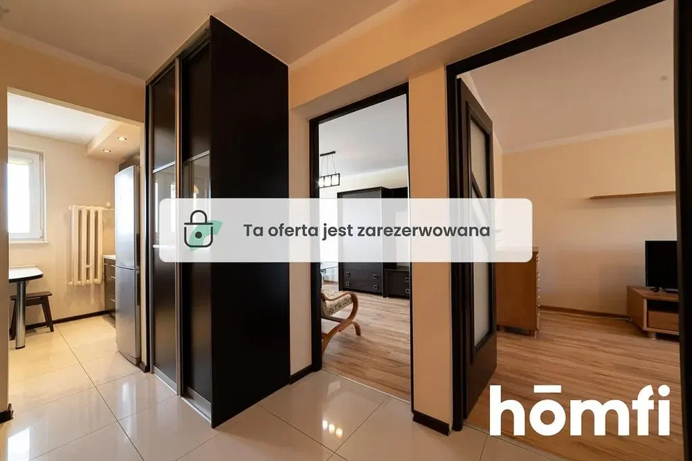 Šatna; dlažba, přirozené světlo